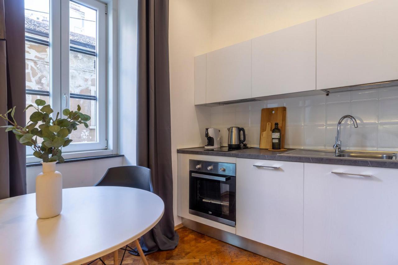 Amazing Studio In The City Center + Wifi Trieste Exterior photo